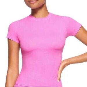 NWOT Skims Fits Everybody Stretch T-Short Neon Orchid